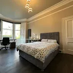 Stylish 3 Bed 2 Bath Ground Floor Main Door Flat In Marchmont