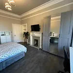 Stylish 3 Bed 2 Bath Ground Floor Main Door Flat In Marchmont