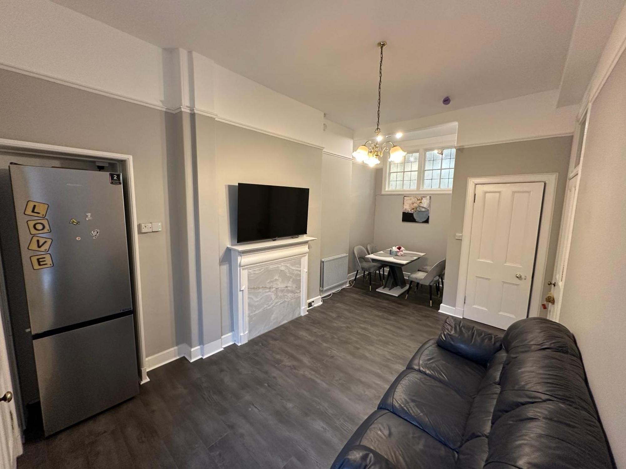 Stylish 3 Bed 2 Bath Ground Floor Main Door Flat In Marchmont