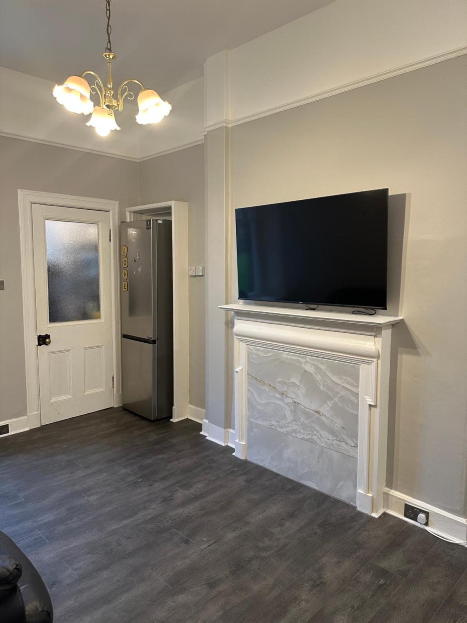 Stylish 3 Bed 2 Bath Ground Floor Main Door Flat In Marchmont * Edinburgh