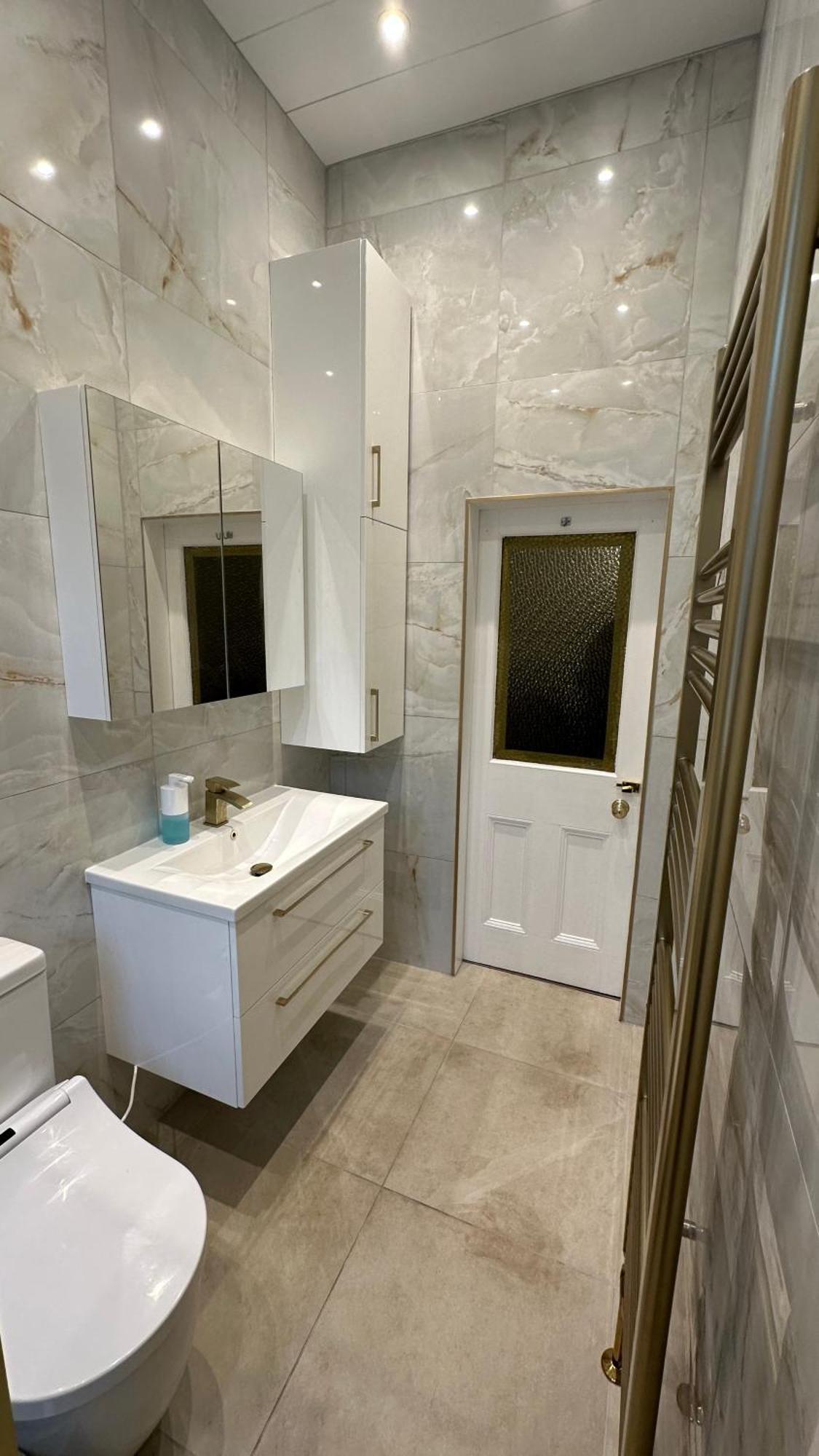 Stylish 3 Bed 2 Bath Ground Floor Main Door Flat In Marchmont *
