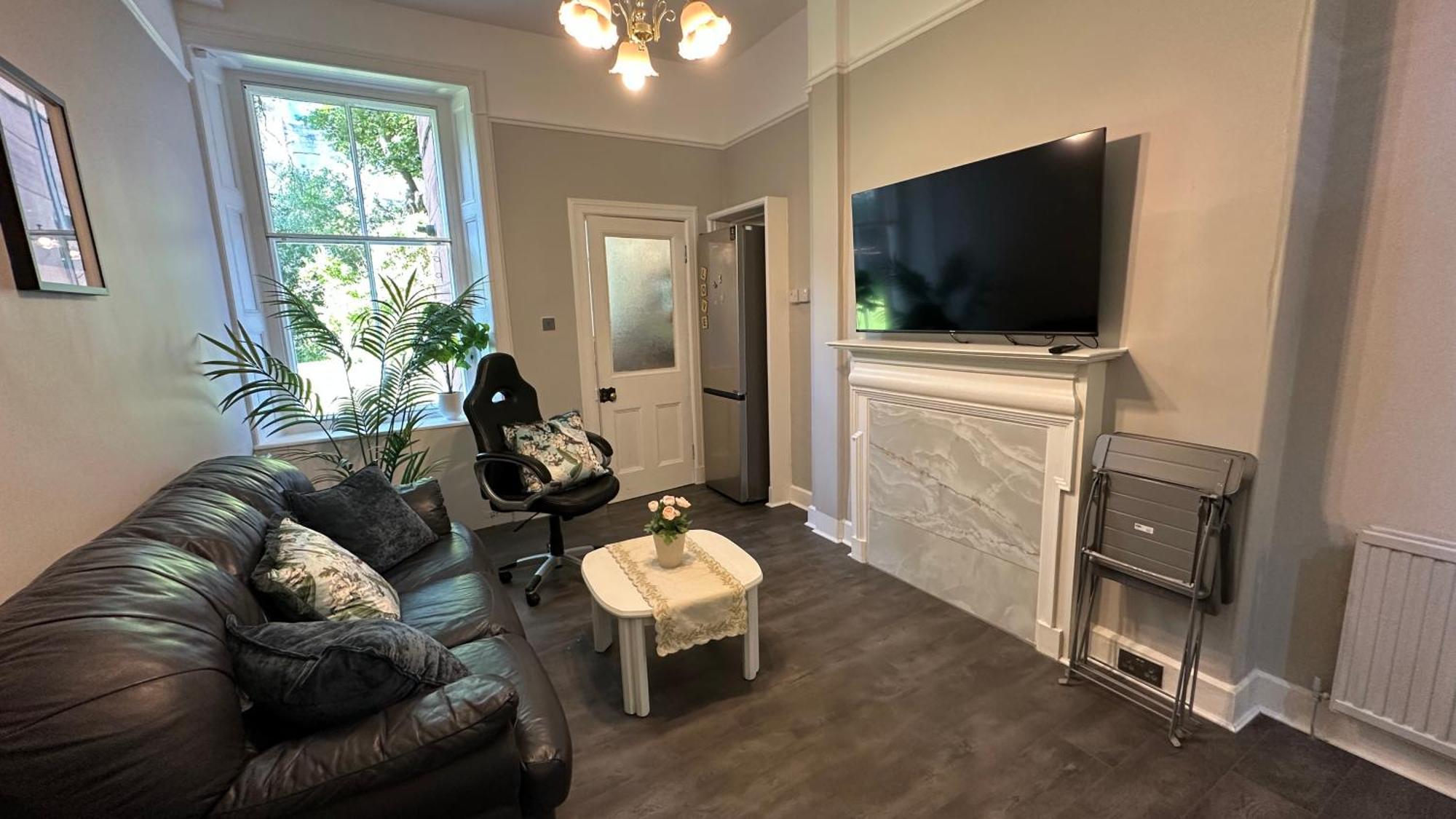 Stylish 3 Bed 2 Bath Ground Floor Main Door Flat In Marchmont Apartment Edinburgh