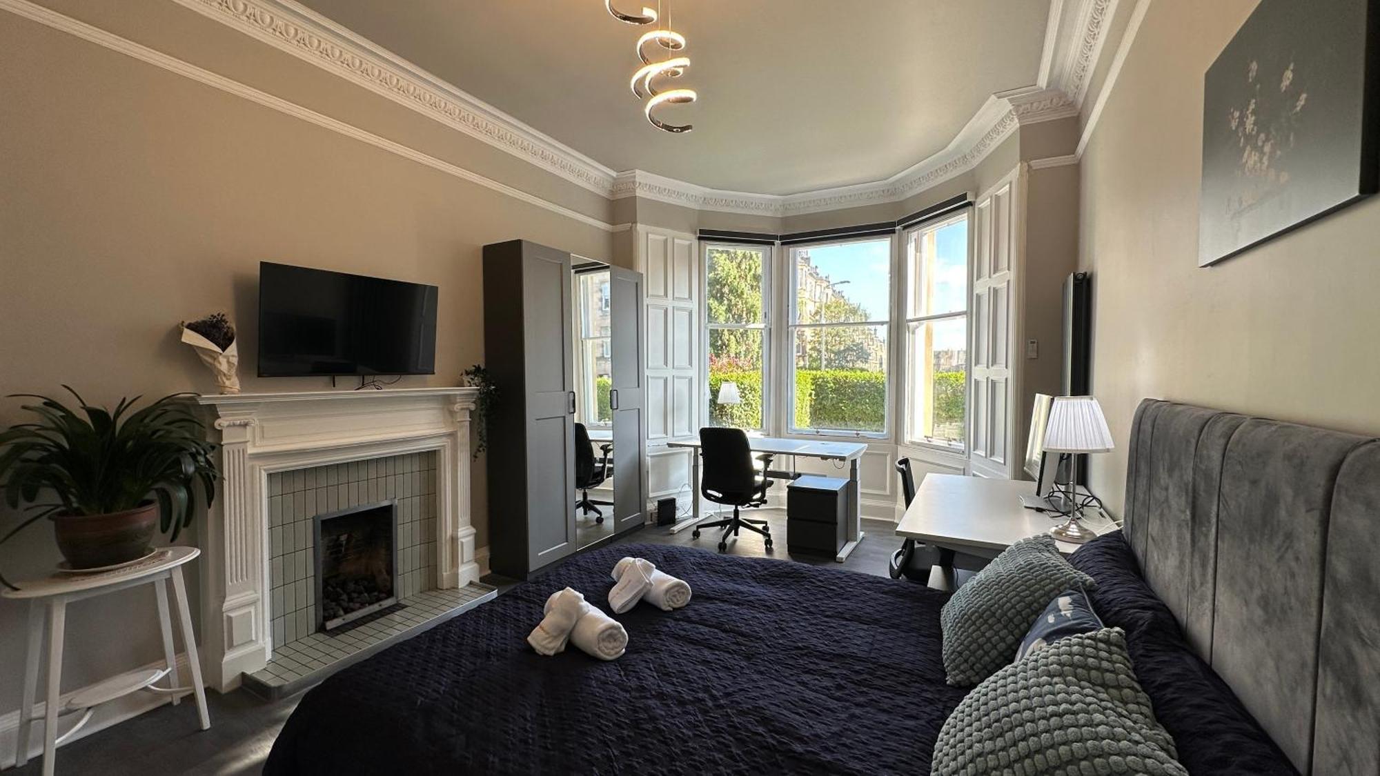Stylish 3 Bed 2 Bath Ground Floor Main Door Flat In Marchmont Edinburgh