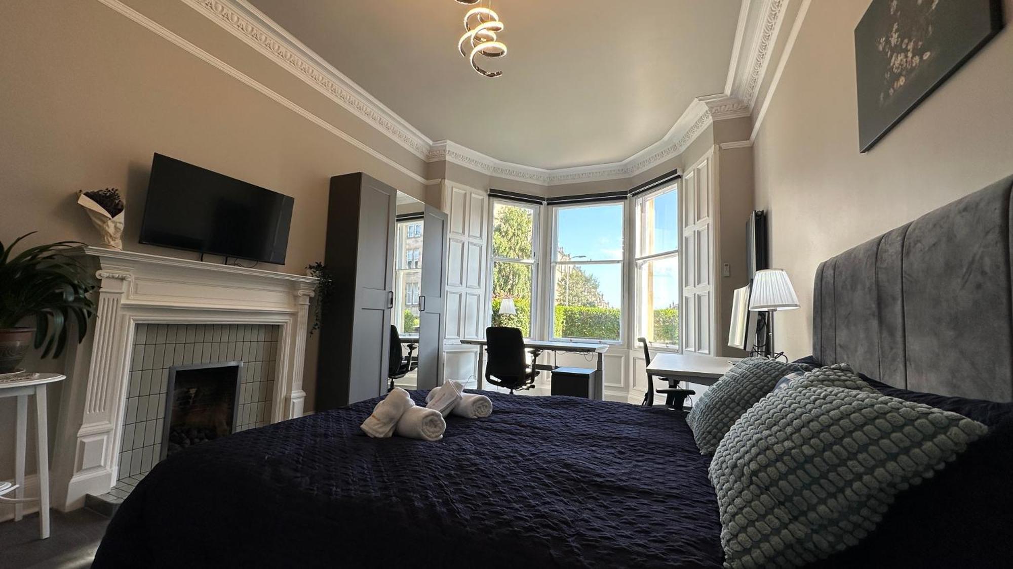 Stylish 3 Bed 2 Bath Ground Floor Main Door Flat In Marchmont Apartment *