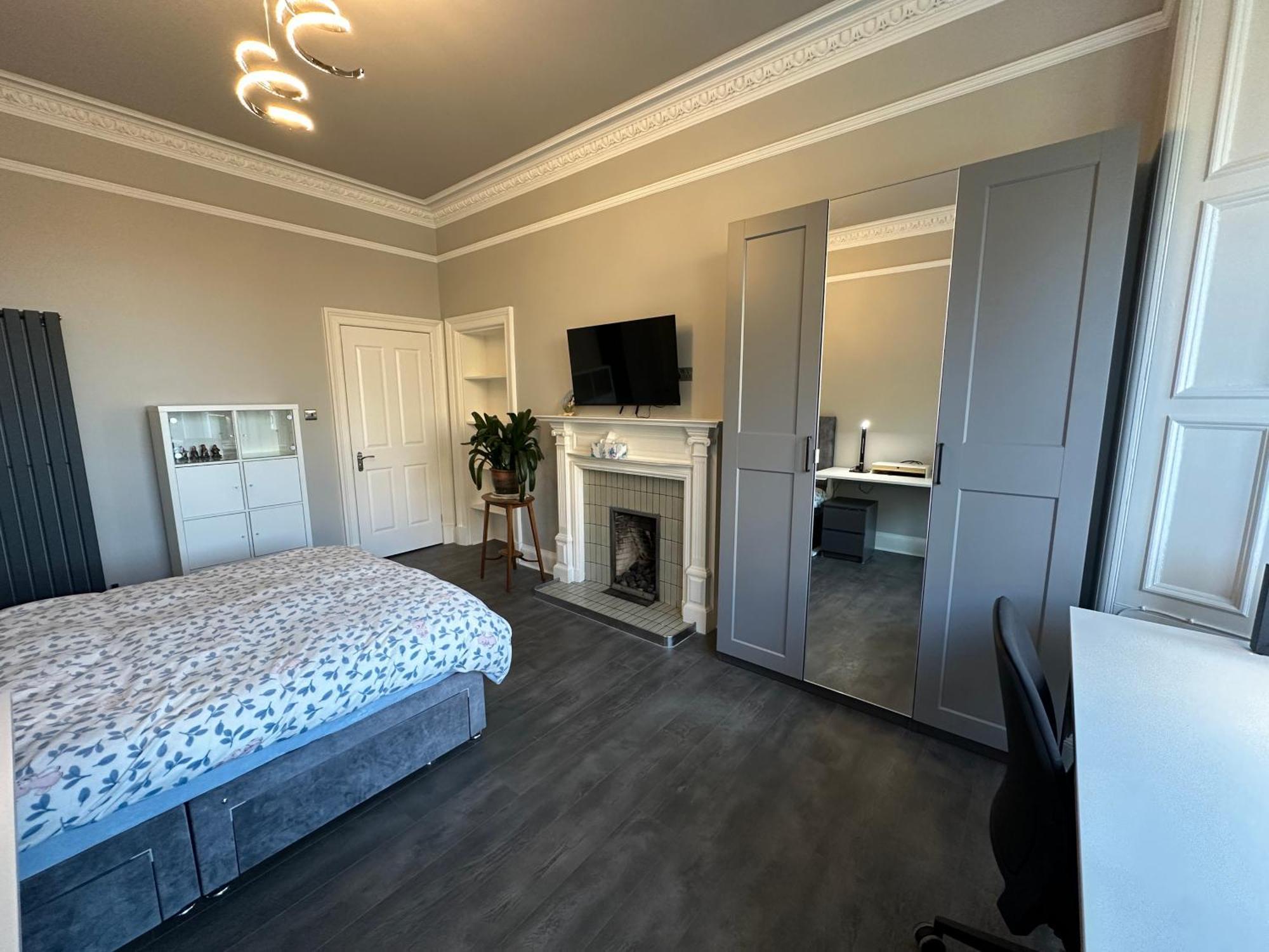 Stylish 3 Bed 2 Bath Ground Floor Main Door Flat In Marchmont Apartment *